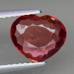 Натуральный розовый Турмалин Рубеллит сердце 8.9x7.6мм 1.74ct