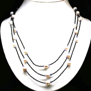 Серебряное ожерелье с натуральным Жемчугом Танзанитами и черной Шпинелью