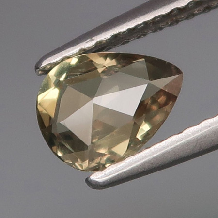 Натуральный Сапфир со сменой цвета груша 7.2x5.7мм 0.82ct