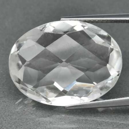 Натуральный белый Кварц овал 20.7x15.6мм 16.57ct