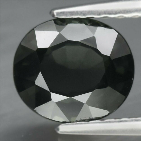 Натуральный зелёный Сапфир овал 7.0x6.1мм 1.39ct