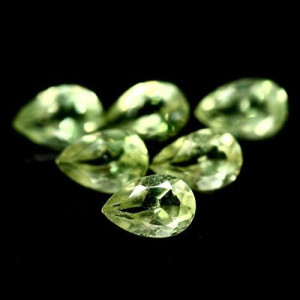 Натуральный зеленый Апатит груша 6.1х4.1мм 0.48ct