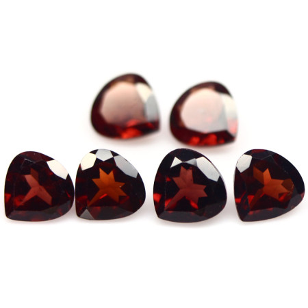 Натуральный Гранат триллион 7.1х7.0 - 7.2х7.0мм 1.30ct