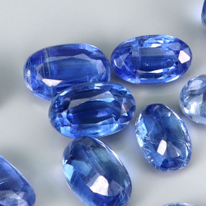 Натуральный Кианит овал 4.5х3.0 - 5.0х3.0мм 0.34ct