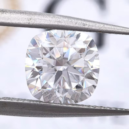 Муасаніт білий кушіон 6мм 1.00ct Сертифікатом