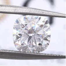 Муассанит белый кушион 7мм 2.00ct Сертификатом