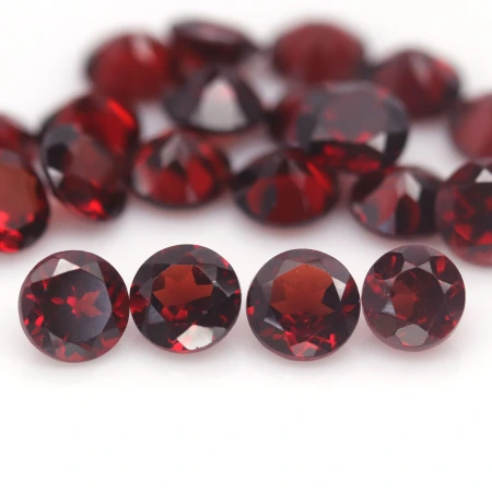 Натуральний Гранат коло 5.5 - 5.6мм 0.80ct Натуральний Гранат коло 5.5 - 5.6мм 0.80ct