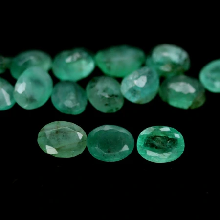 Натуральный Изумруд овал 4.5х3.4 - 4.6х3.6мм 0.24ct Натуральный Изумруд овал 4.5х3.4 - 4.6х3.6мм 0.24ct