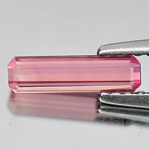 Натуральний рожевий турмалін Рубелліт октагон 9.2х2.6мм 0.57ct