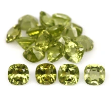 Натуральний Перидот кушіон 5.1х5.1мм 0.65ct