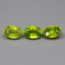 Натуральний зелений Сфен овал 6.0х4.4мм 1.00ct