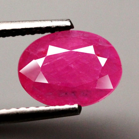 Натуральный Рубин овал 8.6х6.5мм 1.48ct