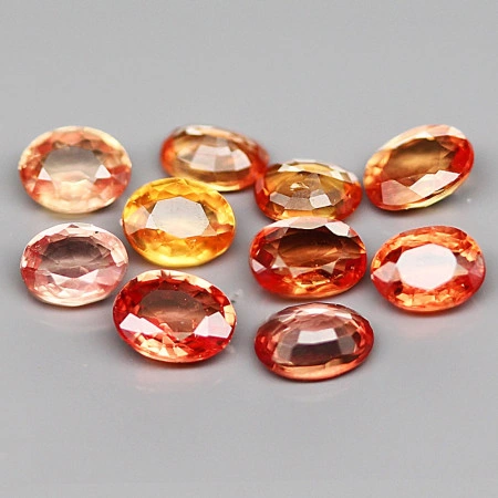Натуральный мультицветной Сапфир овал 3.7х2.9мм 0.21ct