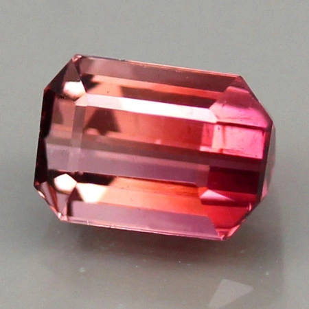 Натуральный полихромный Турмалин октагон 7x5мм 1.36ct