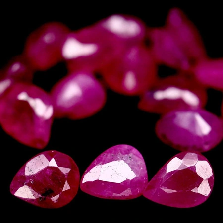 Натуральний Рубін груша 4.4x3.4 - 4.9x3.7мм 0.32ct