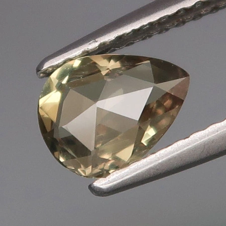 Натуральний Сапфір зі зміною кольору груша 7.2x5.7мм 0.82ct