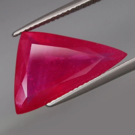 Натуральний Рубін 19.6x12.0мм 8.81ct