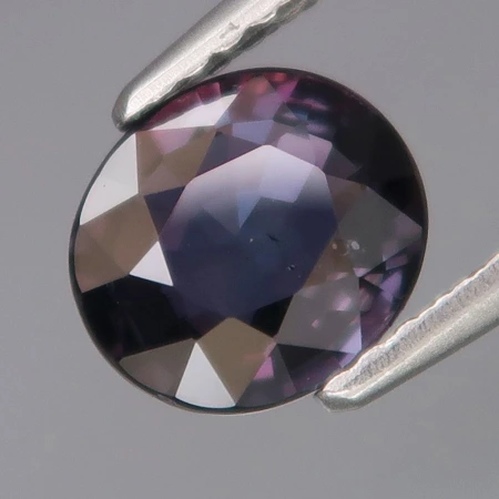 Натуральный не гретый Сапфир со сменой цвета овал 7.2x6.4мм 1.45ct Натуральный не гретый Сапфир со сменой цвета овал 7.2x6.4мм 1.45ct