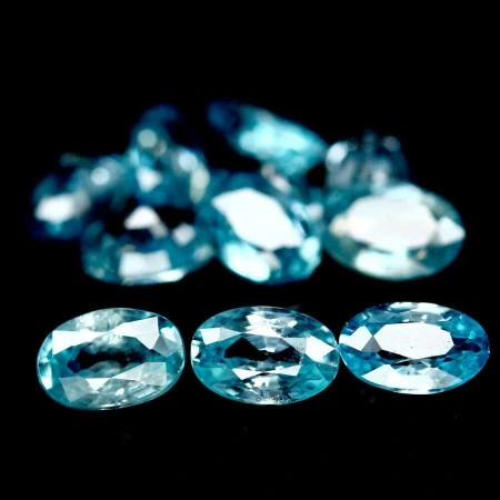 Натуральный голубой Циркон овал 6.3x4.3 - 6.4x4.4мм 0.93ct