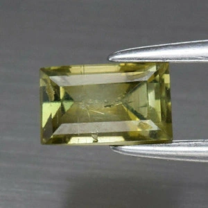 Натуральний жовтий Турмалін Дравіт багет 6.3x3.8мм 0.83ct