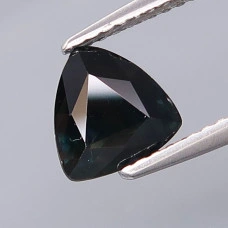 Натуральный не гретый сине зелёный Сапфир триллион 7.1x7.0мм 1.77ct