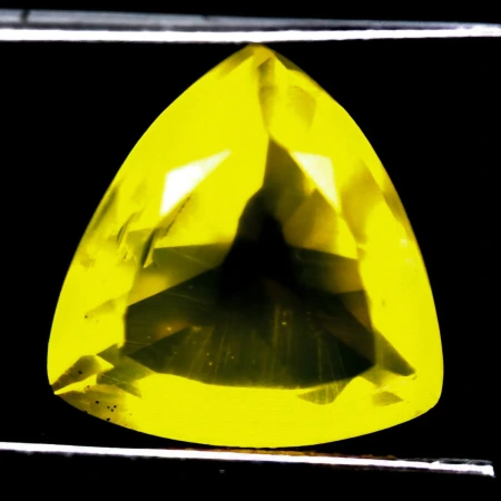 Натуральный желтый Опал триллион 12.4x12.1мм 4.99ct Натуральный желтый Опал триллион 12.4x12.1мм 4.99ct