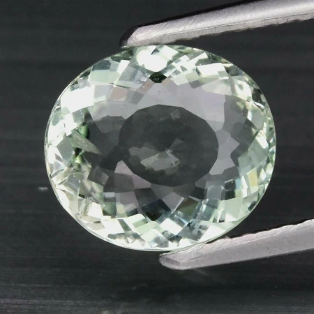 Натуральный зелёный Берилл овал 7.9x7.0мм 1.23ct с сертификатом Натуральный зелёный Берилл овал 7.9x7.0мм 1.23ct с сертификатом