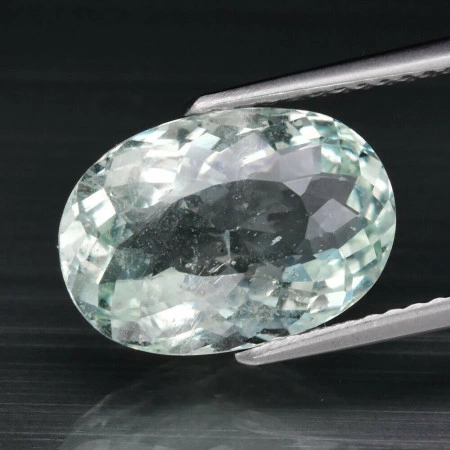 Натуральний зелений Берил овал 12.8х8.9мм 3.94ct