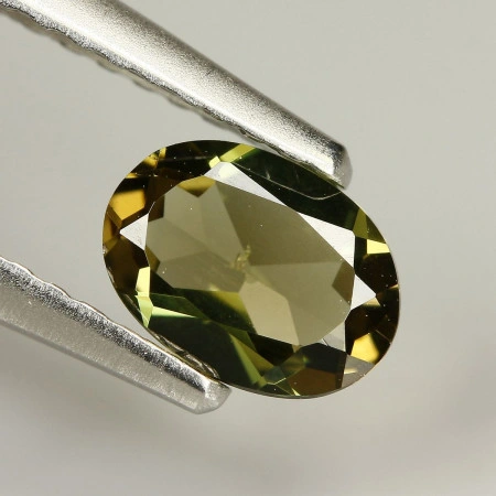 Натуральний Корнерупін овал 0.65ct
