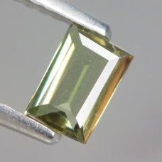 Натуральний Корнерупін багет 5.6x3.8мм 0.44ct