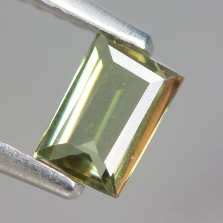 Натуральний Корнерупін багет 5.6x3.8мм 0.44ct