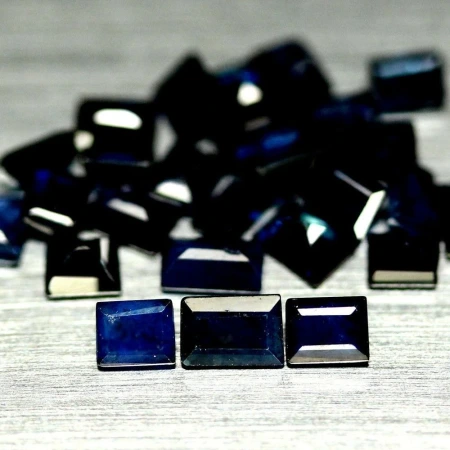 Натуральний синій Сапфір 4.3x2.8 - 4.7x2.8мм багет 0.26ct