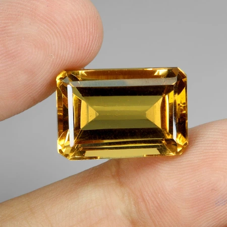 Натуральний Цитрин октагон 18.2х12.3мм 19.75ct Натуральний Цитрин октагон 18.2х12.3мм 19.75ct