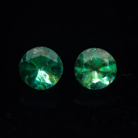 Натуральний Смарагд коло пара 3.7мм 0.45ct Натуральний Смарагд коло пара 3.7мм 0.45ct