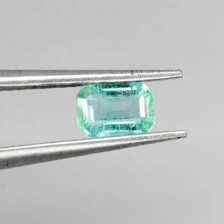 Натуральный Изумруд октагон 6х4мм 0.80ct Натуральный Изумруд октагон 6х4мм 0.80ct