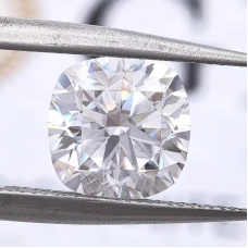 Муассанит белый кушион 5.5мм 0.80ct с Сертификатом