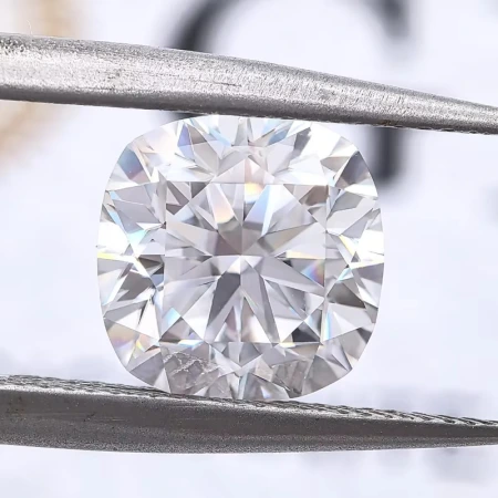 Муасаніт білий кушіон 7мм 2.00ct з Сертифікатом Муасаніт білий кушіон 7мм 2.00ct з Сертифікатом
