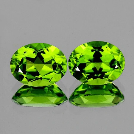 Натуральный Перидот овал 8х6мм 1.03ct Натуральный Перидот овал 8х6мм 1.03ct