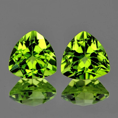 Натуральный Перидот триллион пара 5.8мм 1.35ct Натуральный Перидот триллион пара 5.8мм 1.35ct
