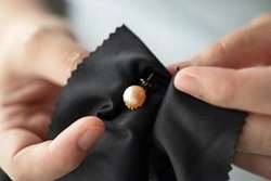 Чистка серебряных сережек