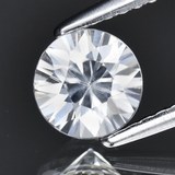 Белый природный циркон - матур-алмаз